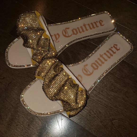 Juicy Couture Shoes - Juicy Couture Gold sparkly sandals size 8